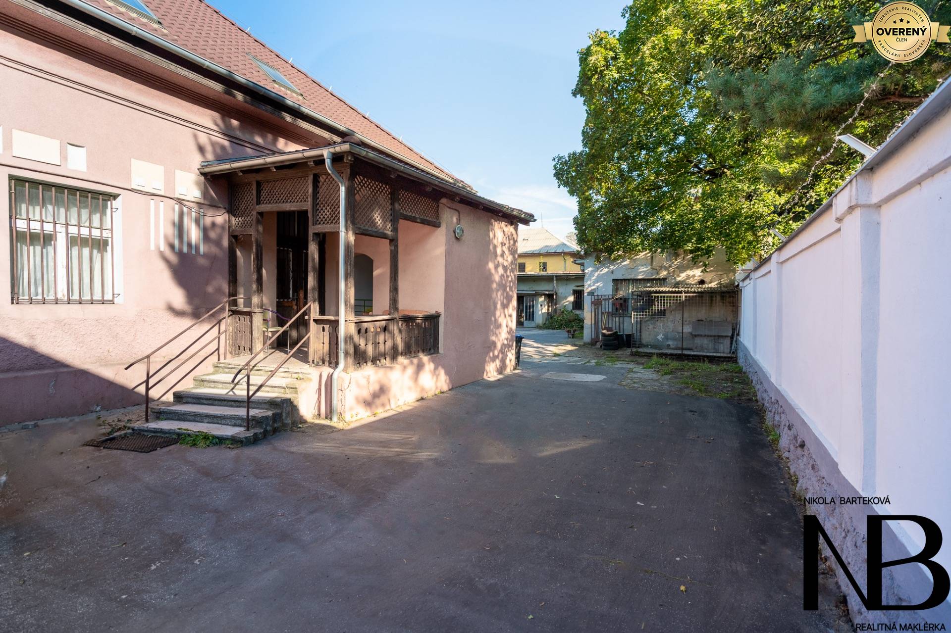 objekt pri stanici.jpg